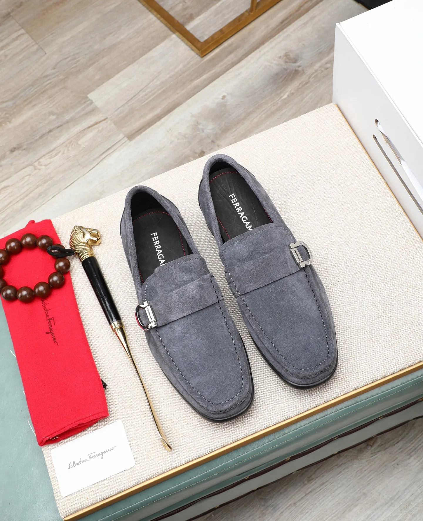 Men's clothing and shoes 💰700📛📛High-end goods! Salvatore Ferragamo is the world's top luxury footwear brand. It comes from Italy, the kingdom of fashion. It is famous all over the world for its traditional handmade design and novel styles... 🚶🏻🚶🏻 Top-quality suit shoes are sold simultaneously at the counter. This style is purely handmade. The fabric is imported Italian calfskin➕soft water-dyed cowhide lining. Specially available with original deep rubber outsole🌀🌀Size: 38➖44